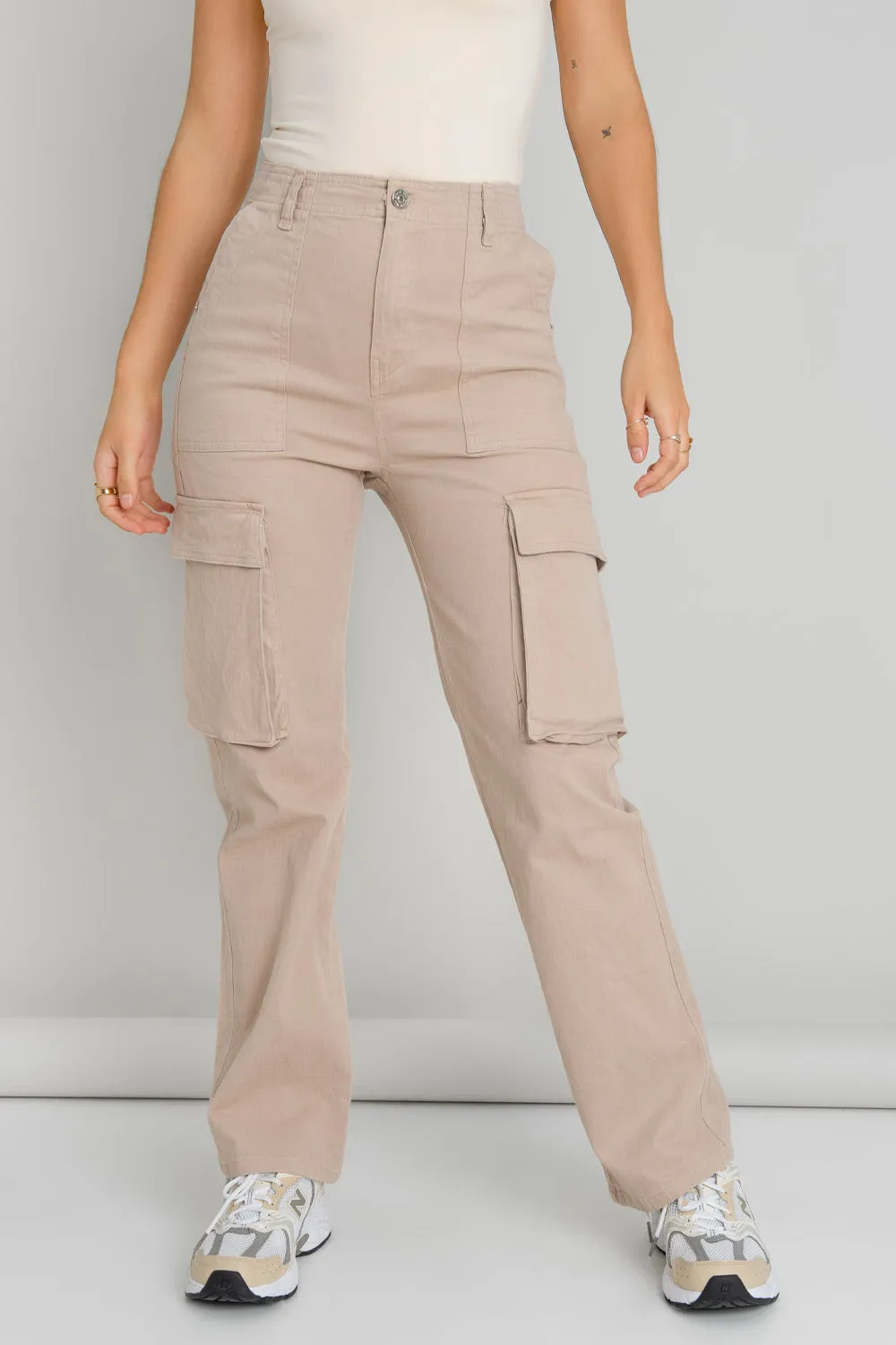 Pantalón cargo de fit recto botón contraste