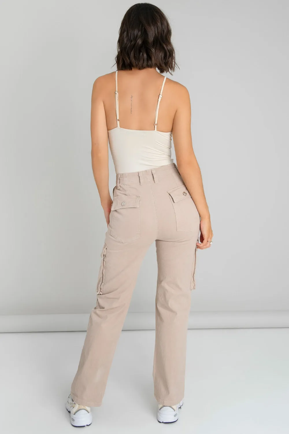 Pantalón cargo de fit recto botón contraste