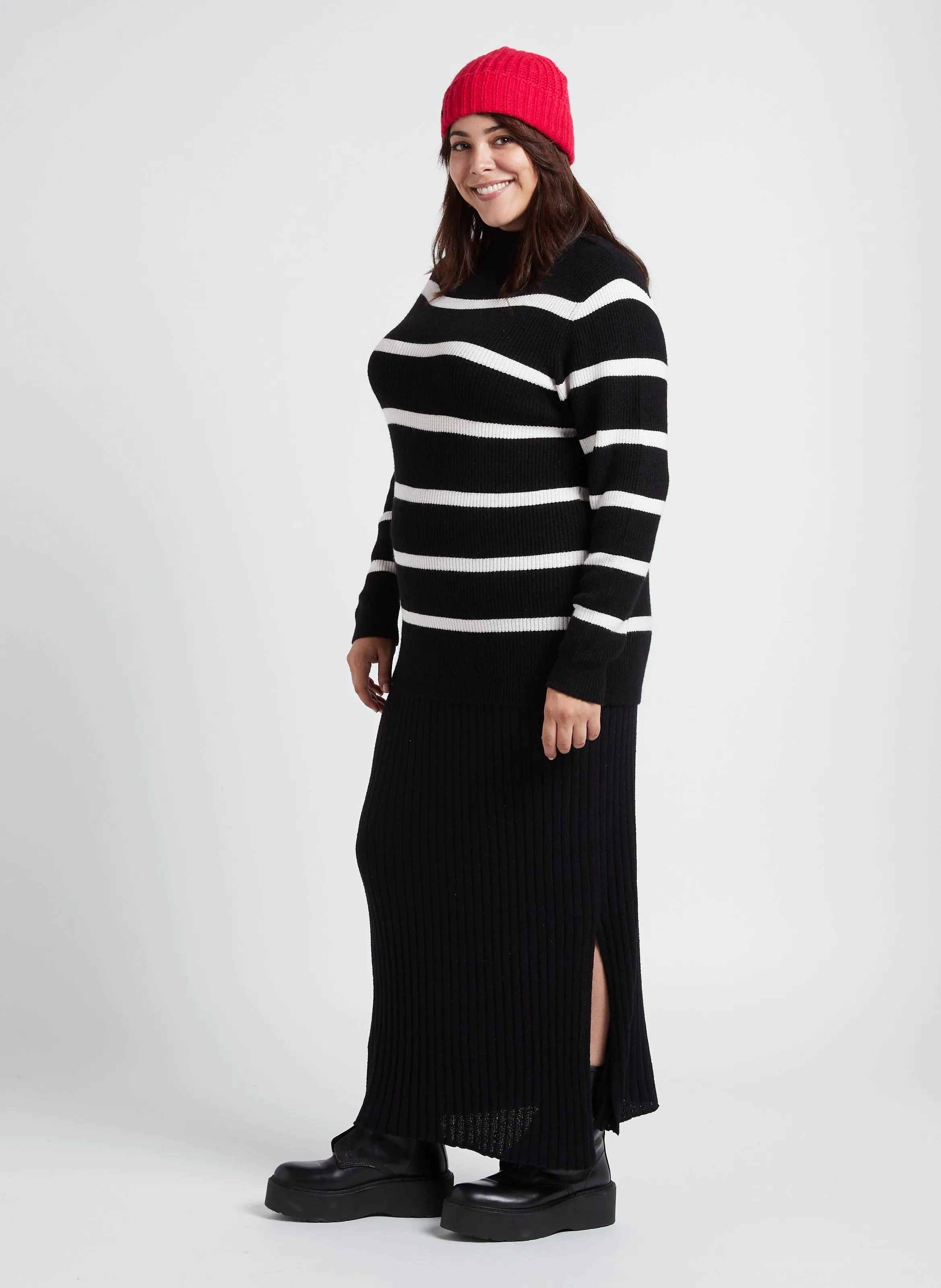 RIL  JERSEY DE RAYAS CON CUELLO ALTO EN NEGRO