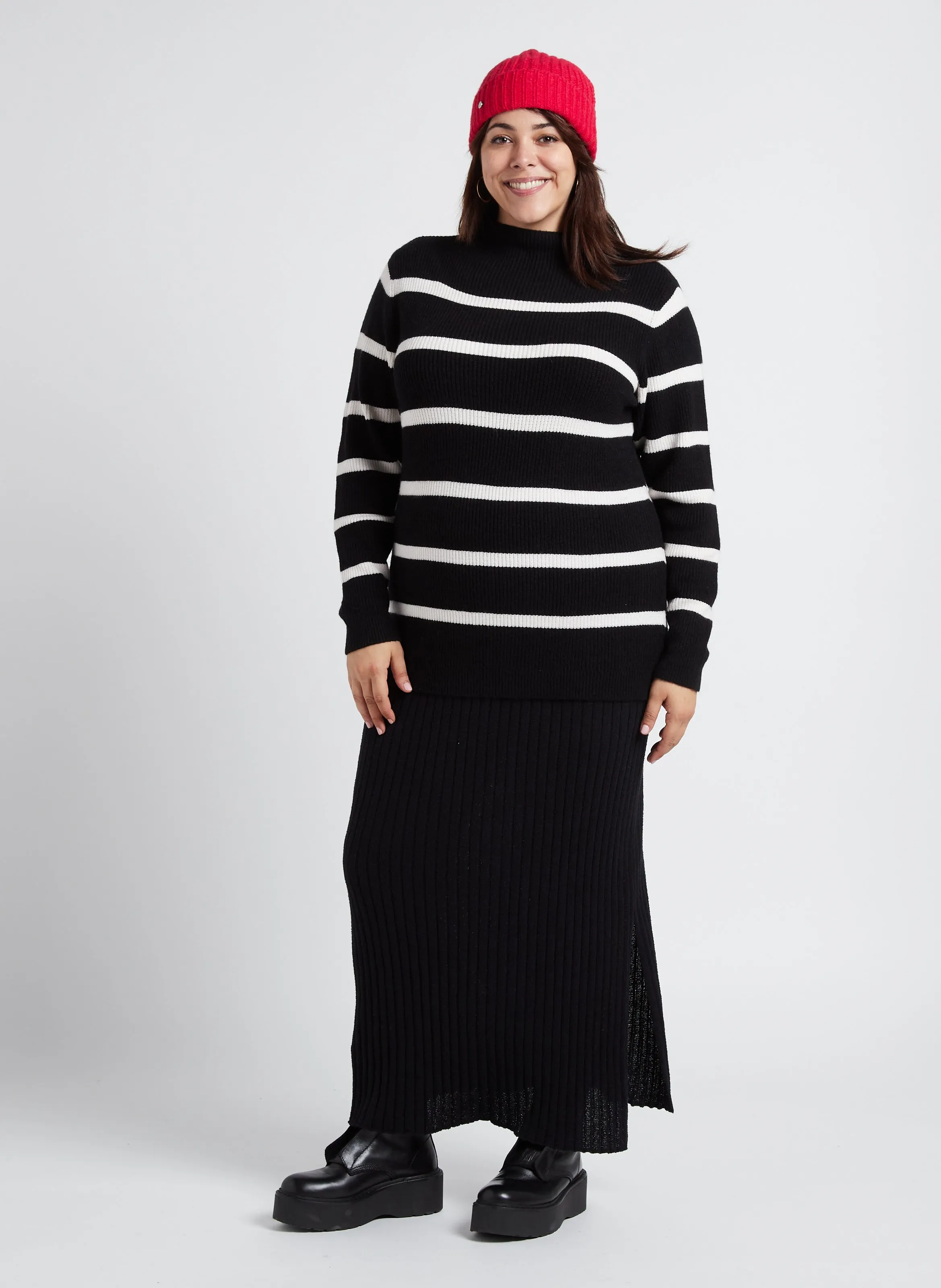 RIL  JERSEY DE RAYAS CON CUELLO ALTO EN NEGRO
