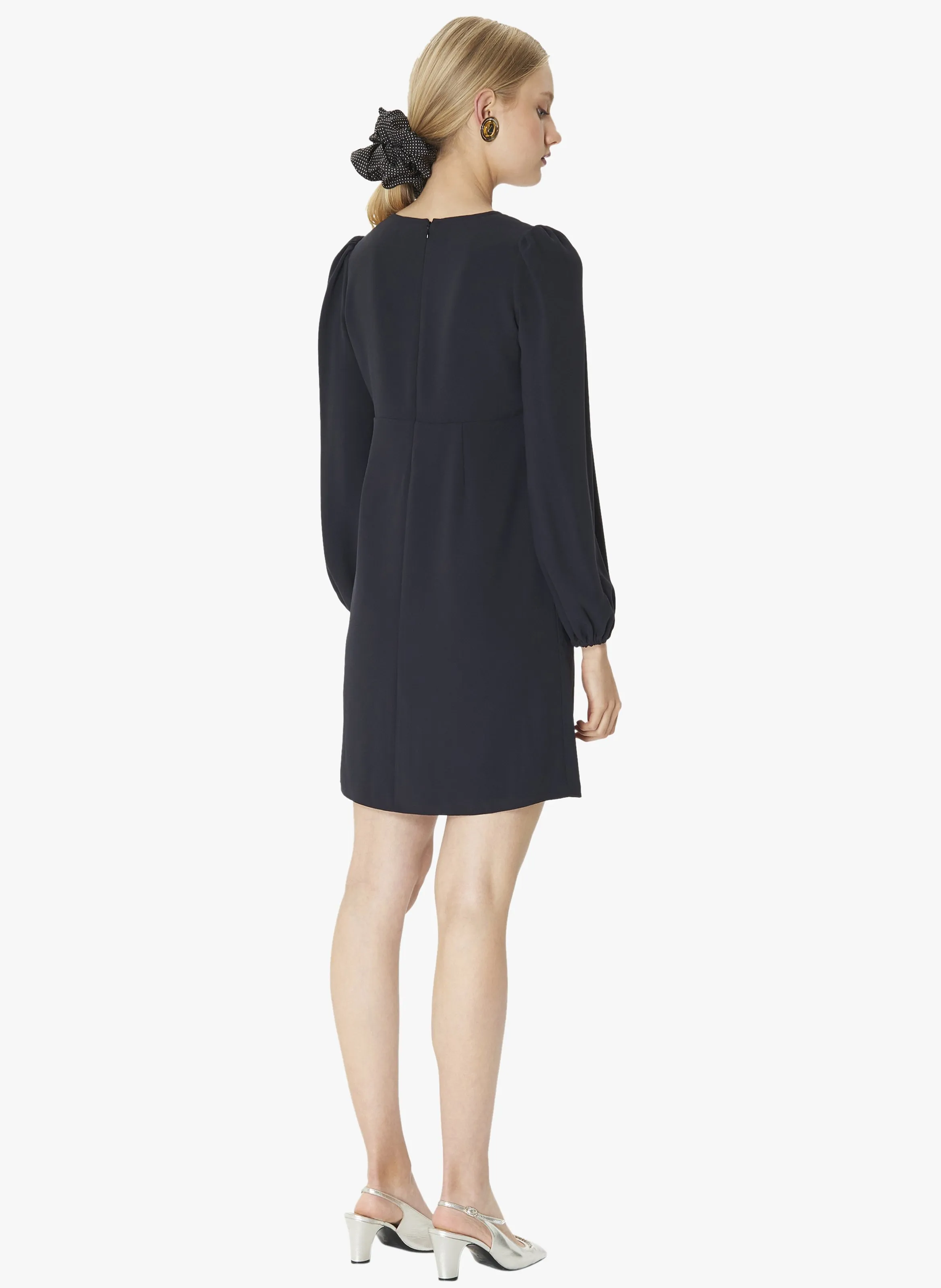 ROLIS  VESTIDO CORTO RECTO CON CUELLO DE PICO EN NEGRO
