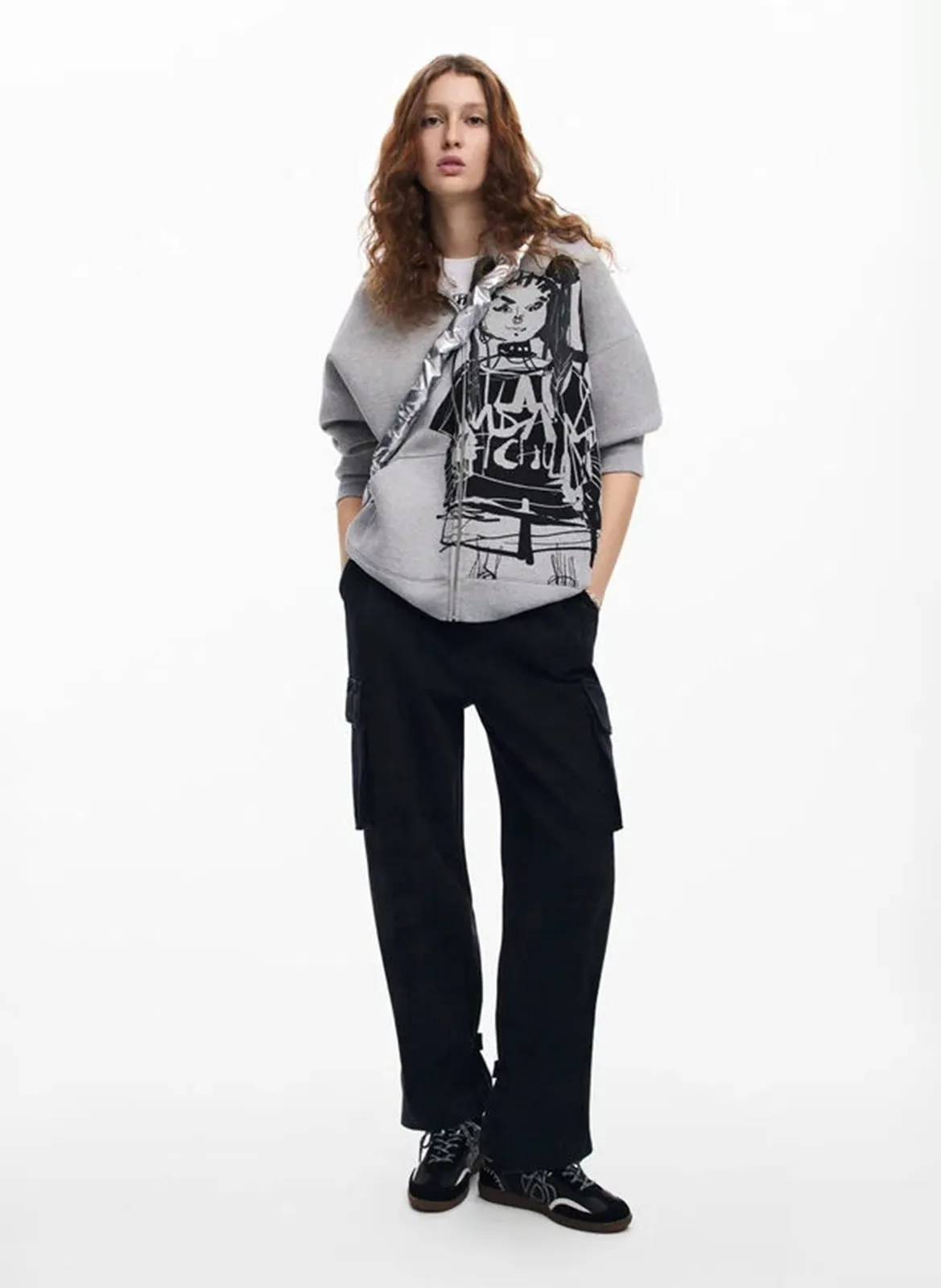 Sudadera amplia con estampado y cierre de cremallera. en negro