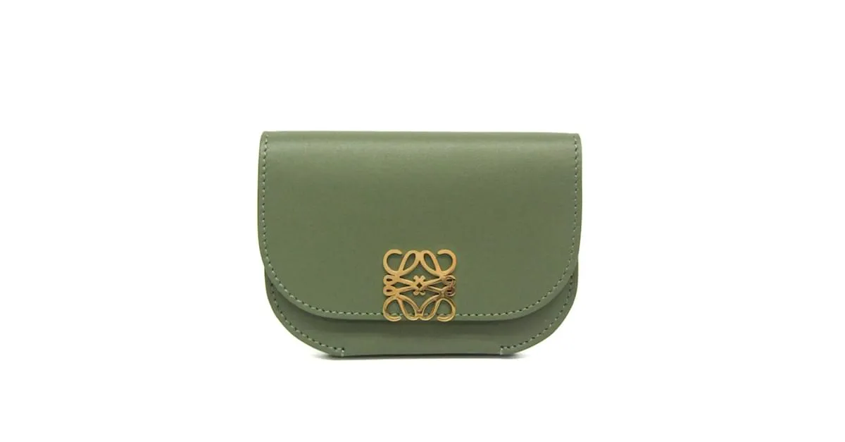 Tarjetero Loewe Goya en cuero verde 