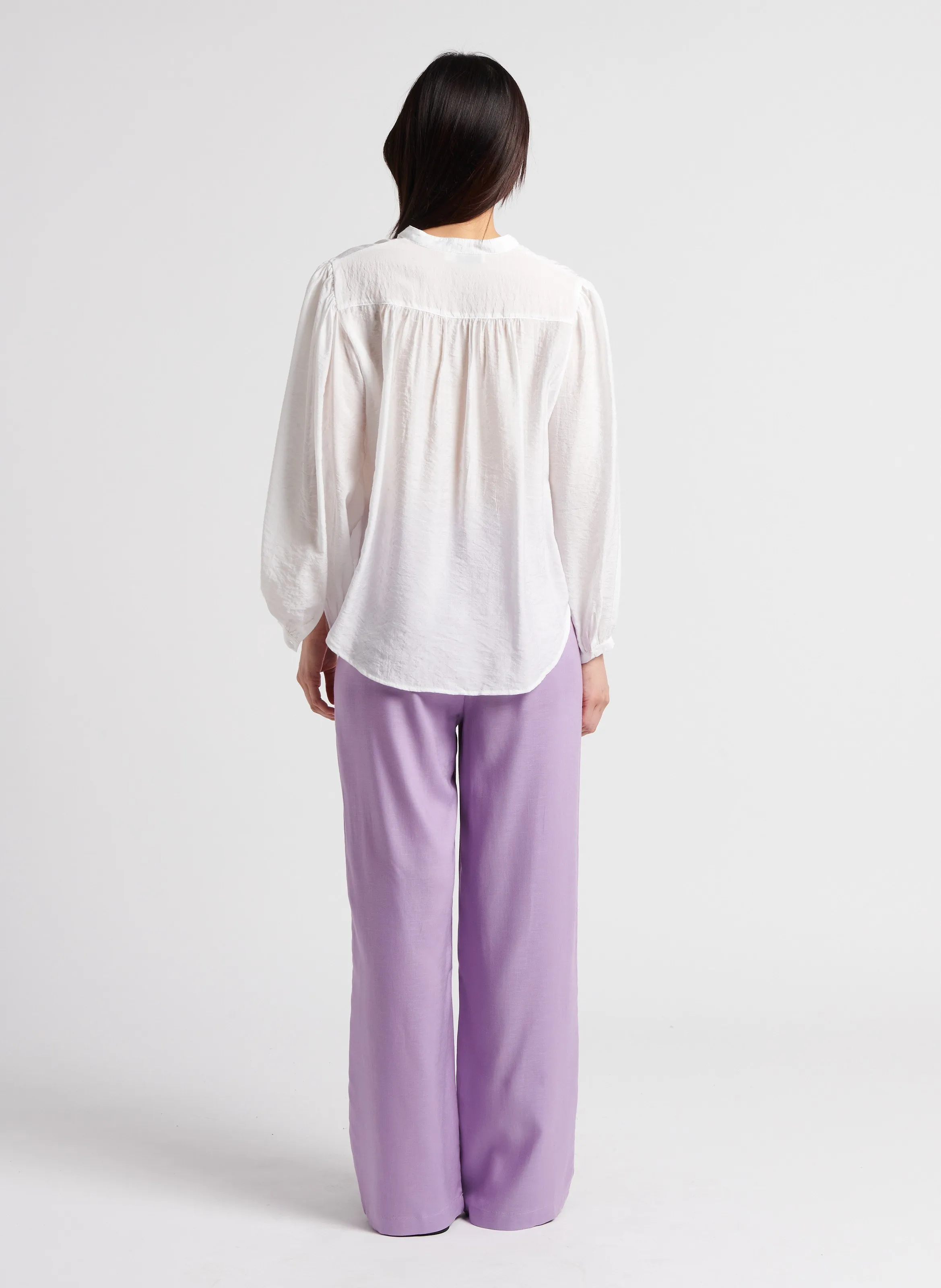 THE KORNER Pantalón ancho en violeta