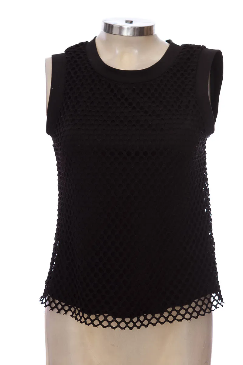 TOP / CAMISETA COLOR NEGRO  ELA