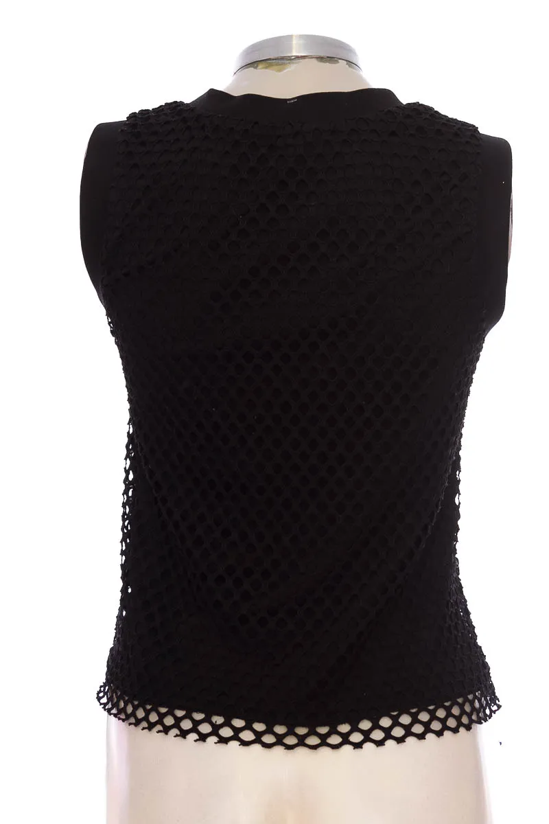 TOP / CAMISETA COLOR NEGRO  ELA