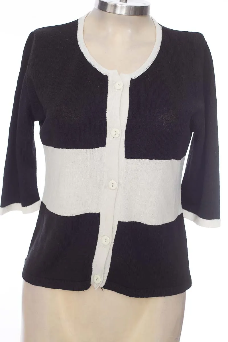 TOP / CAMISETA COLOR NEGRO  STAFF
