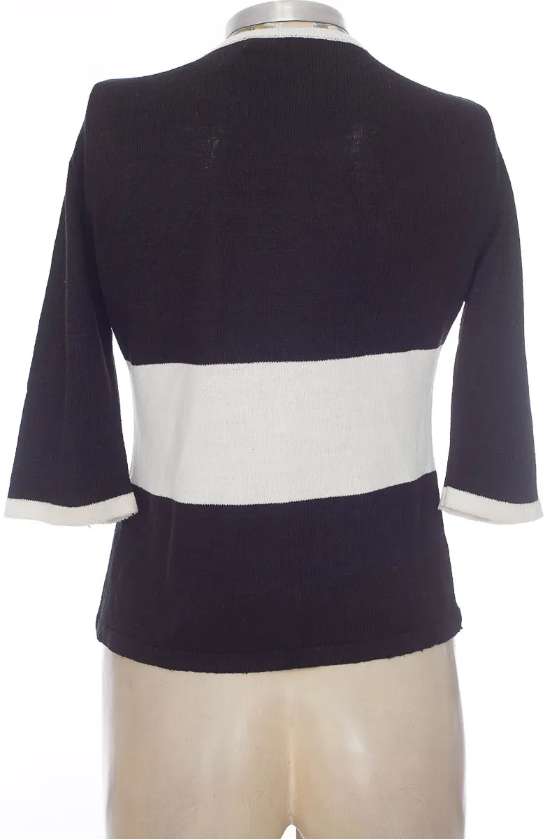 TOP / CAMISETA COLOR NEGRO  STAFF