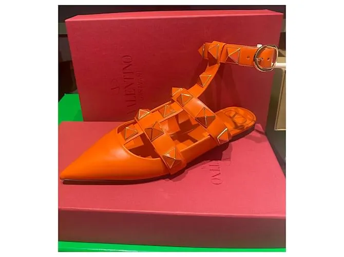 Valentino Garavani Pendientes largos Rockstud Naranja 
