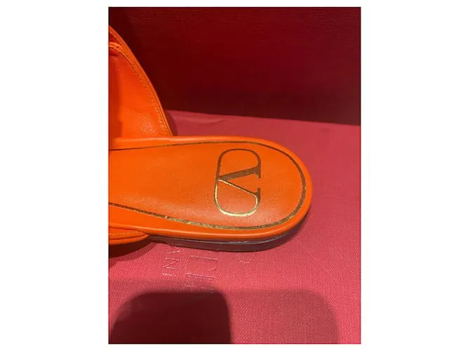 Valentino Garavani Pendientes largos Rockstud Naranja 