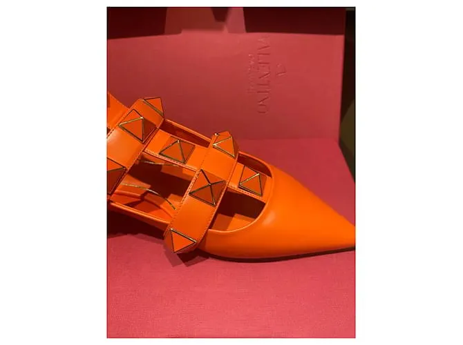 Valentino Garavani Pendientes largos Rockstud Naranja 