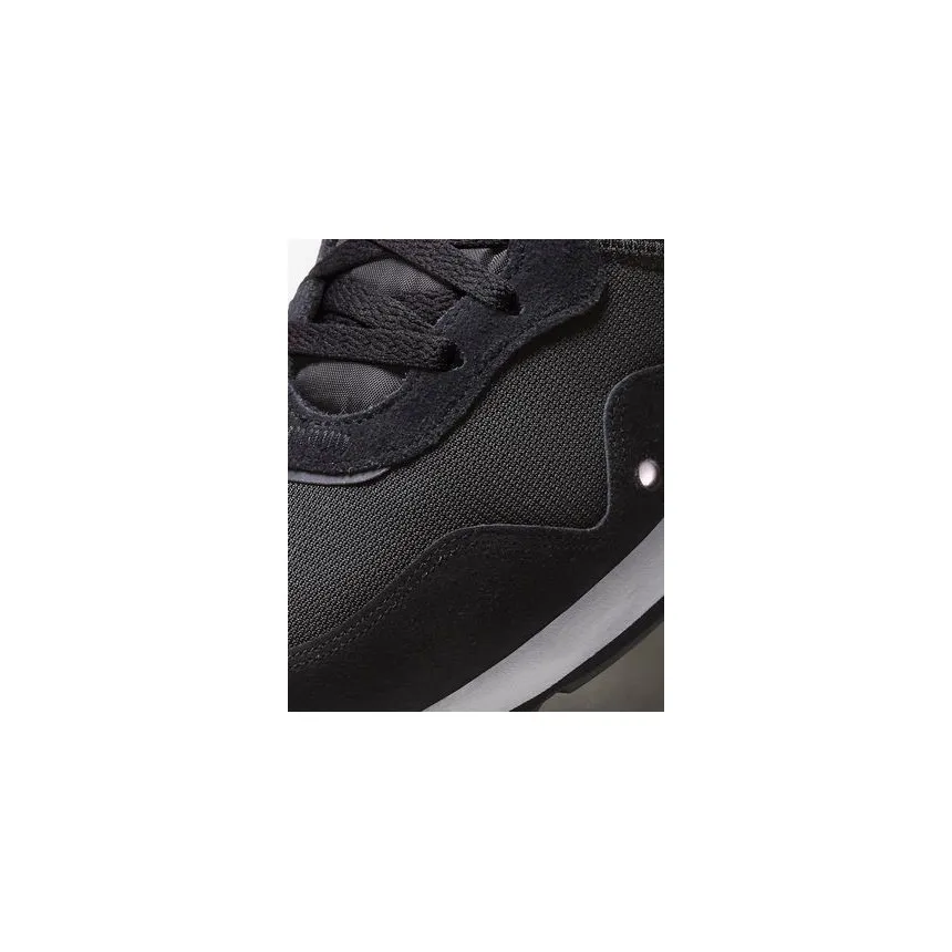 Zapas Nike Venture Runner Unisex En Negro