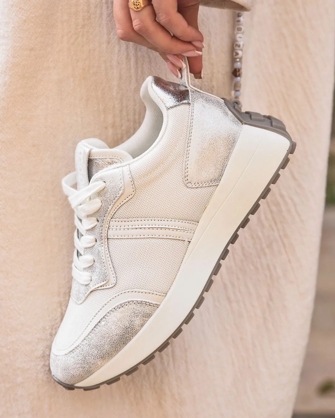 ZAPATILLA DE MUJER EN PLATA CON CORDONES  JANE