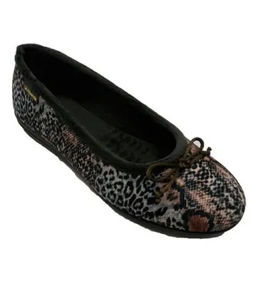 Zapatilla mujer cerrada tipo manoletinas leopardo Alberola en marrón