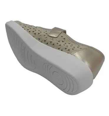Zapatilla velcro mujer simulando zapato Doctor Cutillas en beig