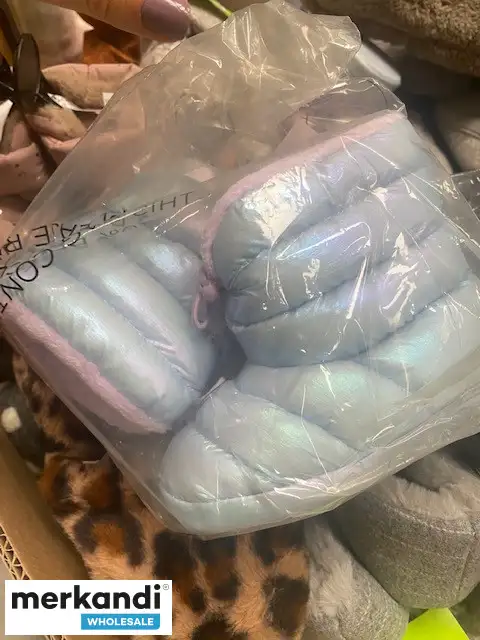 Zapatillas de casa para hombre, mujer y niños de un conocido minorista del Reino Unido