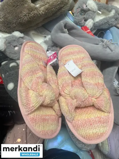 Zapatillas de casa para hombre, mujer y niños de un conocido minorista del Reino Unido