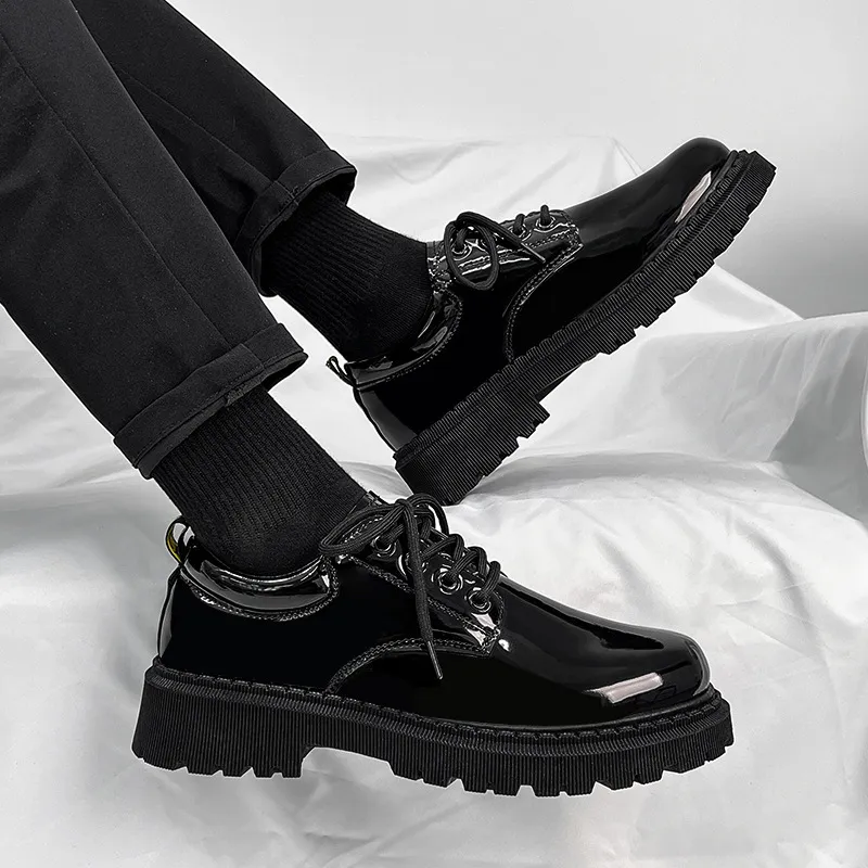 Zapatillas de envío gratis para hombres de diseñadores mocasines brillantes pequeños zapatos de cuero para hombre, negocio forma