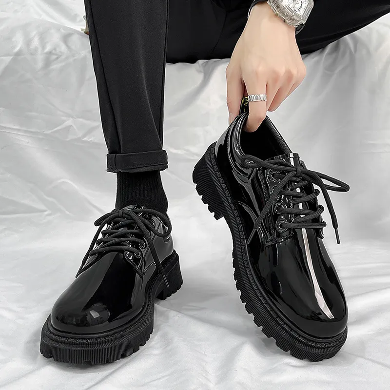 Zapatillas de envío gratis para hombres de diseñadores mocasines brillantes pequeños zapatos de cuero para hombre, negocio forma