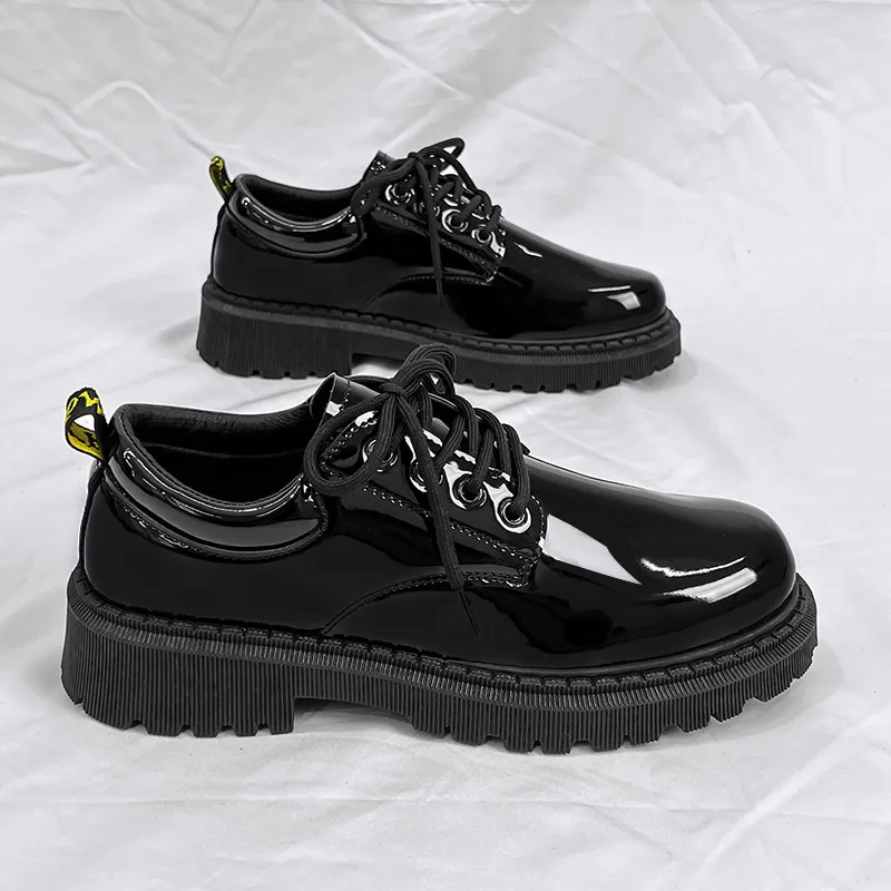 Zapatillas de envío gratis para hombres de diseñadores mocasines brillantes pequeños zapatos de cuero para hombre, negocio forma
