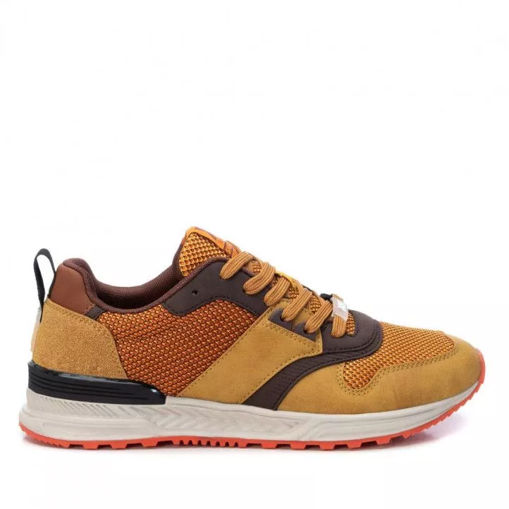 Zapatos sport Xti 043258 con detalles en tonos ocre